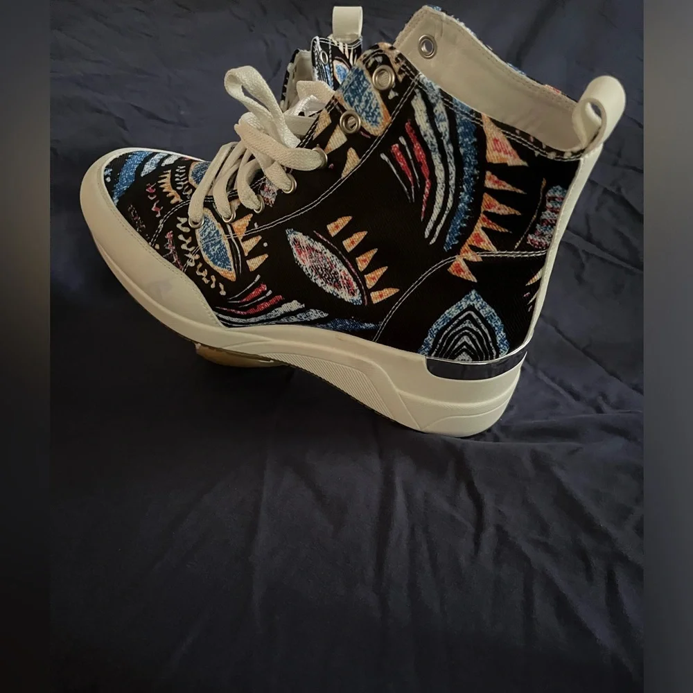 Brand New Women’s Cestfini graffiti platform High top sneakers - Picture 3 of 11
